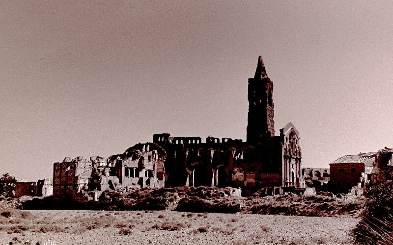 La Historia es un plato que se degusta frío / Belchite – [Fotografías] – Segunda serie – IV – Josefina Martos Peregrín