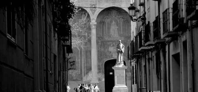 Mis paseos por Granada: mis semejantes, desemejantes y otros antropomorfos [Fotografías] – III – Josefina Martos Peregrín