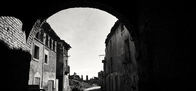 La Historia es un plato que se degusta frío / Belchite – [Fotografías] – Primera serie – I – Josefina Martos Peregrín