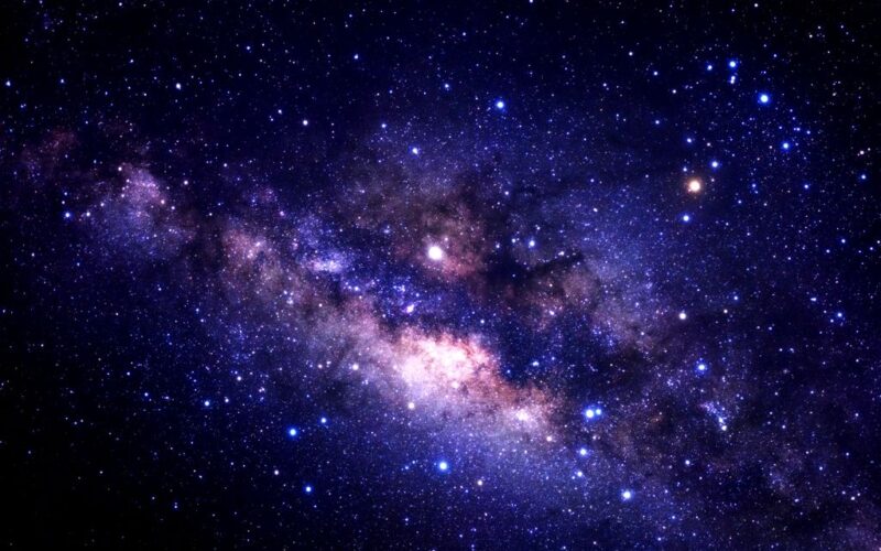 Más de dos billones de galaxias [de «La mujer que se avino»] – Un poema de Marisa López Soria