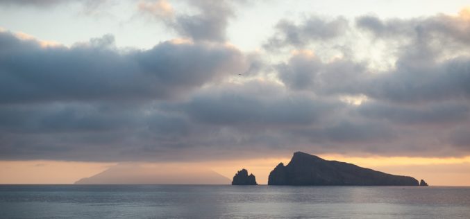 …de invitarme a soñar con el horizonte que me abres… – Un poema de amor a la Naturaleza de Sebastián Gámez Millán