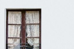 El don de la revelación – A propósito de «La casa de los encajes tristes», de Antonio Costa Gómez – Darío Méndez Salcedo