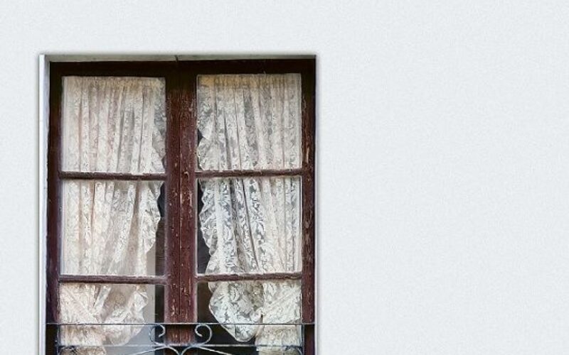 El don de la revelación – A propósito de «La casa de los encajes tristes», de Antonio Costa Gómez – Darío Méndez Salcedo