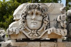 Cabellos de Medusa – Un poema de Icíar Muguerza López