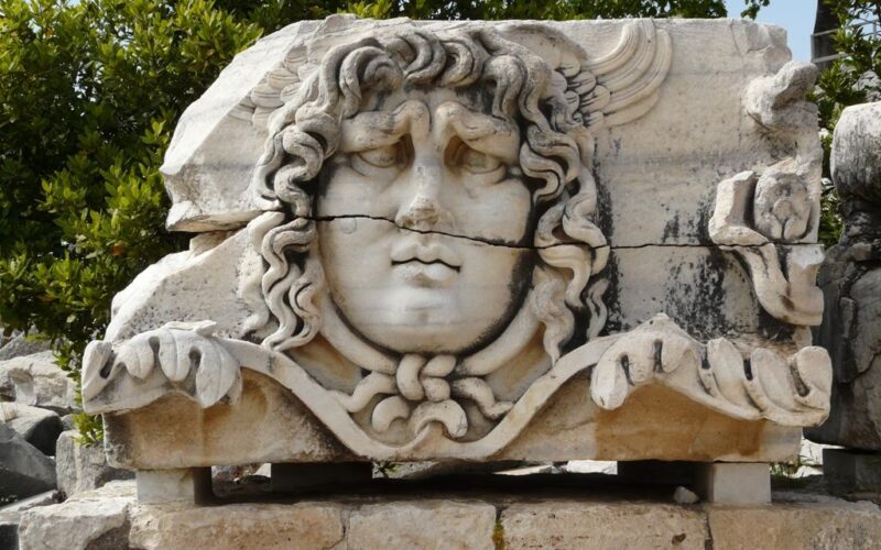 Cabellos de Medusa – Un poema de Icíar Muguerza López