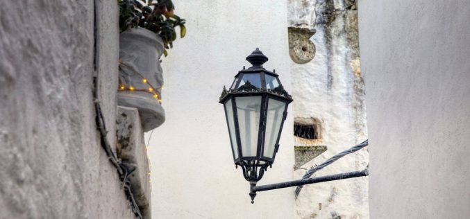 Sui ponti l’inizio ricorda la fine… [della raccolta poetica «La lingua della città»] – I – Selezione di poesie di Mara Venuto