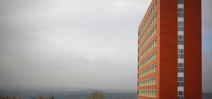 Anónimos epígrafes de un cuaderno especial [Universidad Complutense de Madrid – Facultad de Geografía e Historia – Filosofía y Letras / Edificio B – 1975] – Josefina Martos Peregrín