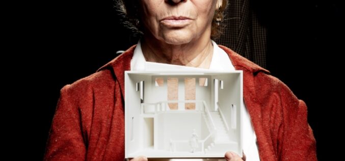 «Historia de una escalera», de Antonio Buero Vallejo [Dirección de Helena Pimenta – Teatro Español (Madrid) / Del 24 de Enero al 30 de Marzo de 2025] – Una reseña de Ricardo Huetos Molina