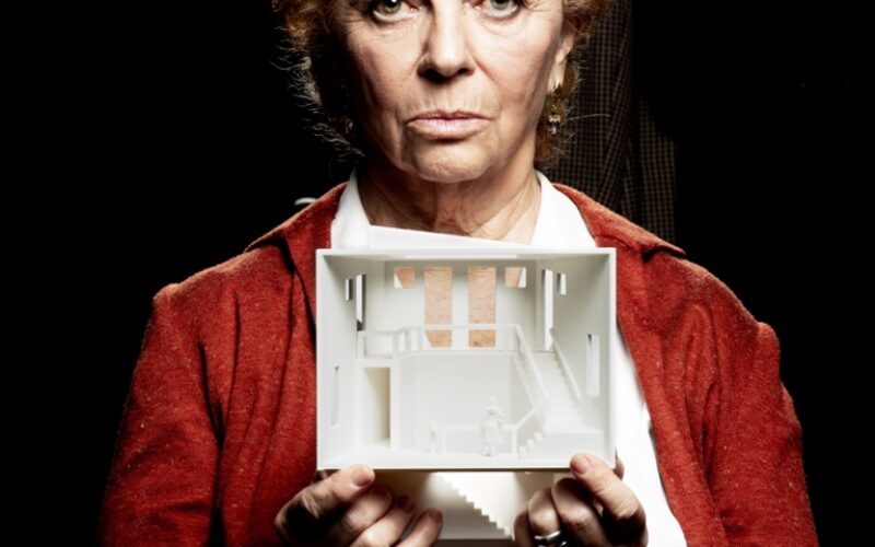 «Historia de una escalera», de Antonio Buero Vallejo [Dirección de Helena Pimenta – Teatro Español (Madrid) / Del 24 de Enero al 30 de Marzo de 2025] – Una reseña de Ricardo Huetos Molina
